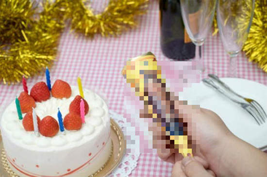 超恐怖《蟑螂拉炮》聖誕節就拿這去炸情侶吧（住手）