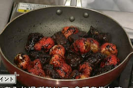黑麻麻《草莓糖醋排骨》料理節目中登場 味道也太讓人在意了吧... 黑麻麻《草莓糖醋排骨》料理節目中登場 味道也太讓人在意了吧...