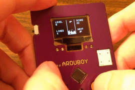 《名片型遊戲機Arduboy》你好~我是專門玩俄羅斯方塊的(遞) 《名片型遊戲機Arduboy》你好~我是專門玩俄羅斯方塊的(遞)