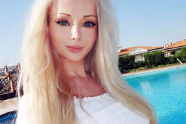 Valeria Lukyanova 烏克蘭娃娃女邊自拍邊帶妳遊古蹟 Valeria Lukyanova 烏克蘭娃娃女邊自拍邊帶妳遊古蹟