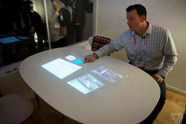 Sony展示《 Life Space UX投影觸控桌》 酷炫互動新未來 Sony展示《 Life Space UX投影觸控桌》 酷炫互動新未來