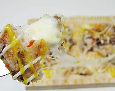 香噴噴《起司烤飯糰》登場 看得我肚子都餓了( ̄﹁ ̄) 香噴噴《起司烤飯糰》登場 看得我肚子都餓了( ̄﹁ ̄)