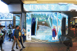 LUMINE期間限定《冰雪奇緣》聖誕主題佈置 冬天果然是冰雪女王的季節 LUMINE期間限定《冰雪奇緣》聖誕主題佈置 冬天果然是冰雪女王的季節