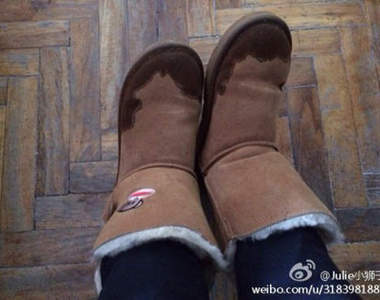 《雪靴不靠譜》不防水的雪靴下雨天就悲劇了 《雪靴不靠譜》不防水的雪靴下雨天就悲劇了
