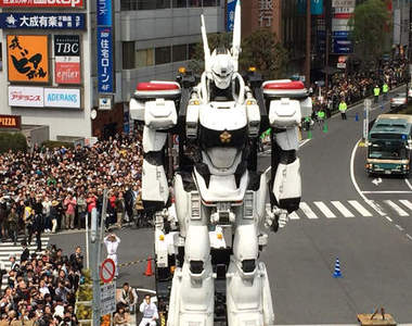 超大型《機動警察》吉祥寺現身 就這樣站起來啦 超大型《機動警察》吉祥寺現身 就這樣站起來啦