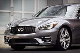 歐規《Infiniti Q70》引擎蓋下裝了賓士心臟? 歐規《Infiniti Q70》引擎蓋下裝了賓士心臟?