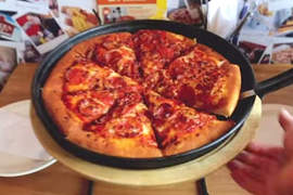 《Pizza Hut潛意識菜單》讓你在不自覺的狀況下就點好餐了(囧) 《Pizza Hut潛意識菜單》讓你在不自覺的狀況下就點好餐了(囧)
