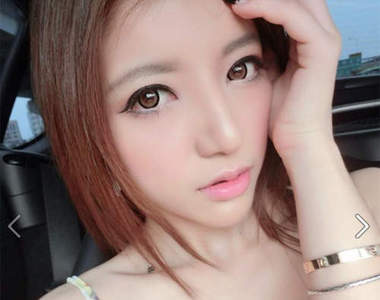 靜川奈(小希)看到她肯定分心的超正點賽車女郎 靜川奈(小希)看到她肯定分心的超正點賽車女郎