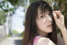 中二病六花聲優《內田真禮》第一本寫真集發售! 中二病六花聲優《內田真禮》第一本寫真集發售!