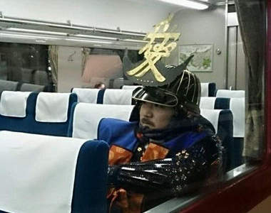 戰國武將《直江兼續》目擊情報 原來武將們也是電車通勤啊~(誤) 戰國武將《直江兼續》目擊情報 原來武將們也是電車通勤啊~(誤)