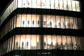 超詭異《UNIQLO世界旗艦店》下一步是要準備侵略地球嗎www 超詭異《UNIQLO世界旗艦店》下一步是要準備侵略地球嗎www