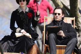 電影《Crimson Peak》殺青 一身黑劇組真是太帥氣了 電影《Crimson Peak》殺青 一身黑劇組真是太帥氣了