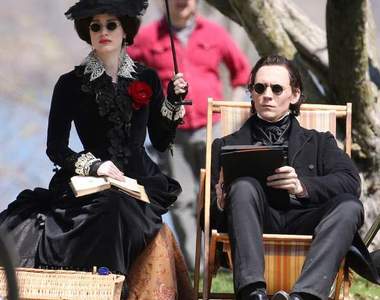 電影《Crimson Peak》殺青 一身黑劇組真是太帥氣了 電影《Crimson Peak》殺青 一身黑劇組真是太帥氣了