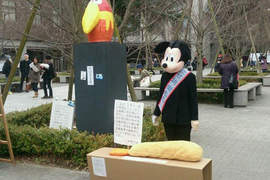 惡搞校園銅像《折田先生像》最新版登場 京都大學學生真是太有才啦ww 惡搞校園銅像《折田先生像》最新版登場 京都大學學生真是太有才啦ww