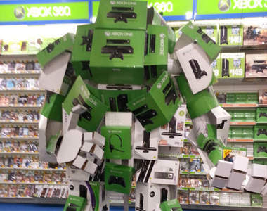 《Xbox One紙箱機器人》遊戲店員為了業績崩潰了嗎ww 《Xbox One紙箱機器人》遊戲店員為了業績崩潰了嗎ww