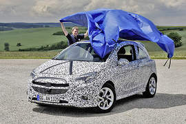 新《Opel Corsa》官方間諜照也未免穿太多了吧 新《Opel Corsa》官方間諜照也未免穿太多了吧