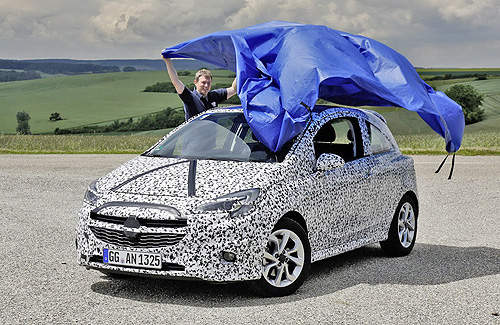 新《Opel Corsa》官方間諜照也未免穿太多了吧