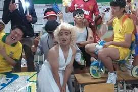 《搞怪畢業紀念照》現在的高中生都怎麼了?!(⊙0⊙) 《搞怪畢業紀念照》現在的高中生都怎麼了?!(⊙0⊙)