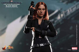 Hot Toys《黑寡婦人偶》嘴開開放空推出......(?) Hot Toys《黑寡婦人偶》嘴開開放空推出......(?)