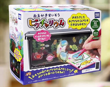 日本《Picturerium虛擬水族箱》裡面游的魚和飼料都自己畫 日本《Picturerium虛擬水族箱》裡面游的魚和飼料都自己畫