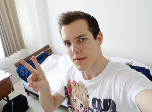 《超帥瑞士宅宅遊日本》回國的紀念品是滿滿的A片…… 《超帥瑞士宅宅遊日本》回國的紀念品是滿滿的A片……