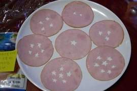 《七龍珠火腿飯》吃完直接在肚子裡跟神龍許願XD 《七龍珠火腿飯》吃完直接在肚子裡跟神龍許願XD