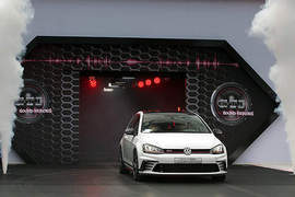 40周年概念《VW Golf GTI Clubsport》預約2016年量產問世 40周年概念《VW Golf GTI Clubsport》預約2016年量產問世