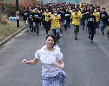 AV女優上原亞衣看《全員逃走中》想起100人中●的回憶…… AV女優上原亞衣看《全員逃走中》想起100人中●的回憶……