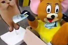 《發傳單的正確方式》原來要跩跩的才有人理你www 《發傳單的正確方式》原來要跩跩的才有人理你www