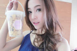 《美眉泰正點》jammie是個喜歡喝星巴克的美女 《美眉泰正點》jammie是個喜歡喝星巴克的美女