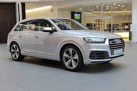 新衣上身《Audi Q7》德國展示間超吸睛 新衣上身《Audi Q7》德國展示間超吸睛