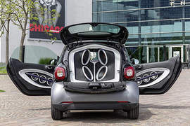 《Smart ForTwo by JBL》到底要塞幾支喇叭呢? 《Smart ForTwo by JBL》到底要塞幾支喇叭呢?