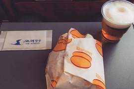北韓《高麗航空》飛機餐 時隔三年餐點有變化嗎? 北韓《高麗航空》飛機餐 時隔三年餐點有變化嗎?