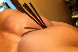 一年一度《Pocky日》今年要主打乳溝夾pocky嗎? 一年一度《Pocky日》今年要主打乳溝夾pocky嗎?