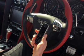 頂級手機《Vertu Signature for Bentley》規格一樣很心酸 頂級手機《Vertu Signature for Bentley》規格一樣很心酸