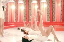 因為《太性感而被禁播的MV》現在的畫面都在挑戰道德邊緣阿 因為《太性感而被禁播的MV》現在的畫面都在挑戰道德邊緣阿