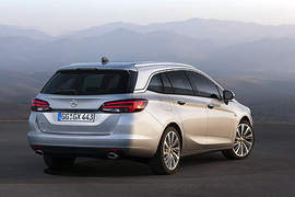 《Opel Astra Sports Tourer》覺得旅行車屁屁比較好看的舉手 (舉) 《Opel Astra Sports Tourer》覺得旅行車屁屁比較好看的舉手 (舉)