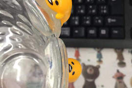 《蛋黃哥杯緣子》懶成這樣還想趴在杯子邊~啊啊~要掉下去了 《蛋黃哥杯緣子》懶成這樣還想趴在杯子邊~啊啊~要掉下去了