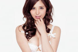 《柳いろは的寫真夜現場》日規E罩杯的美乳魅力 《柳いろは的寫真夜現場》日規E罩杯的美乳魅力