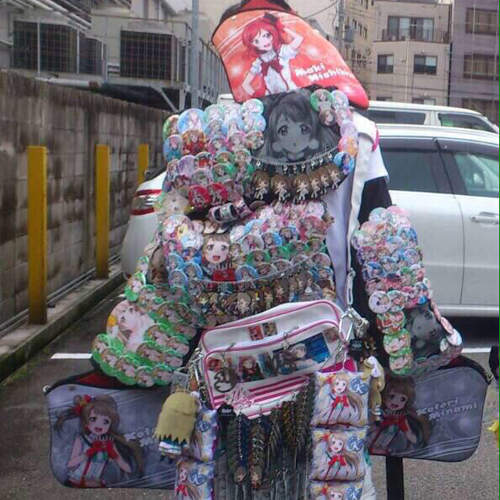 《LoveLive》宅宅戰衣登上流行雜誌 真不知道客群是誰…… 《LoveLive》宅宅戰衣登上流行雜誌 真不知道客群是誰……