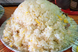 《11公分高炒飯》光榮軒加兩百可以吃到吐 《11公分高炒飯》光榮軒加兩百可以吃到吐