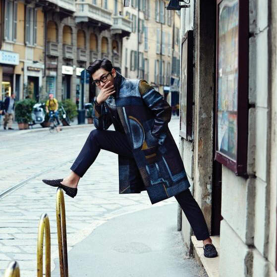 初次約會《男生的NG等人姿勢》女生可能因此想當場回家喔～