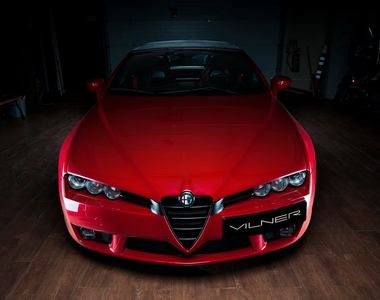 Vilner改造《Alfa Romeo Spider》巧手妝點紅通通 Vilner改造《Alfa Romeo Spider》巧手妝點紅通通
