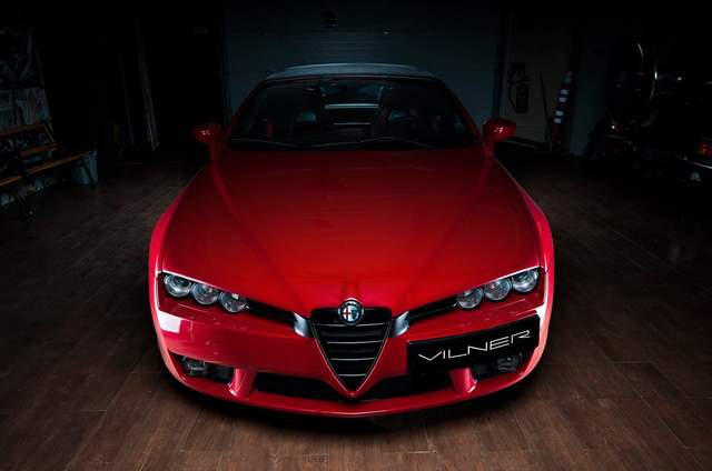 Vilner改造《Alfa Romeo Spider》巧手妝點紅通通 Vilner改造《Alfa Romeo Spider》巧手妝點紅通通
