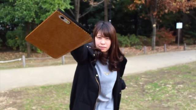 《丟手機殼比賽》全力扔出去最遠還有3萬元獎金