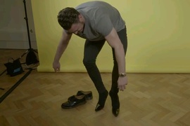 《男人體驗穿高跟鞋一天》踏上高跟鞋的他們感覺好脆弱一碰就會垮掉w 《男人體驗穿高跟鞋一天》踏上高跟鞋的他們感覺好脆弱一碰就會垮掉w