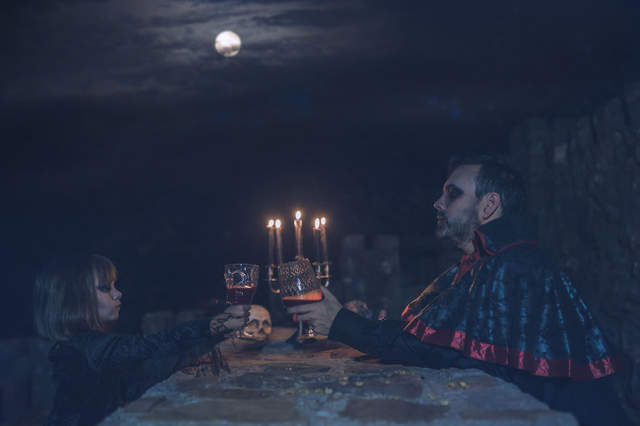 《萬聖節父女攝影》一對鬼怪父女(?)的背後有一位熱愛攝影的母親... 《萬聖節父女攝影》一對鬼怪父女(?)的背後有一位熱愛攝影的母親...