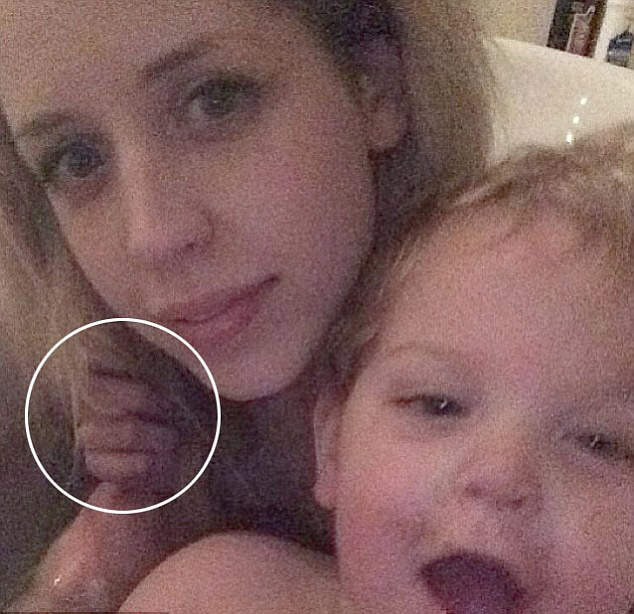 《工厂灵异照片》手怎么算都多一只(抖) - 图片4 《工厂灵异照片》手怎么算都多一只(抖)