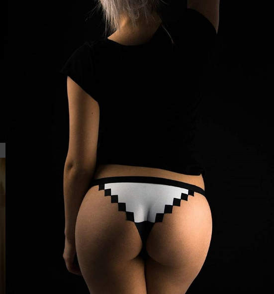 《點陣圖內褲Pixel Panties》穿著8-bit小褲褲的臀部也豪～性感♥ - 圖片2