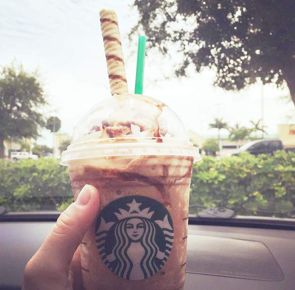 《星冰樂捲心酥吸管》這樣甜滋滋的好味道再讓我多喝兩杯也沒問題 《星冰樂捲心酥吸管》這樣甜滋滋的好味道再讓我多喝兩杯也沒問題